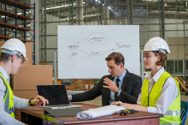 Workers discussing a report through a cycle graph.